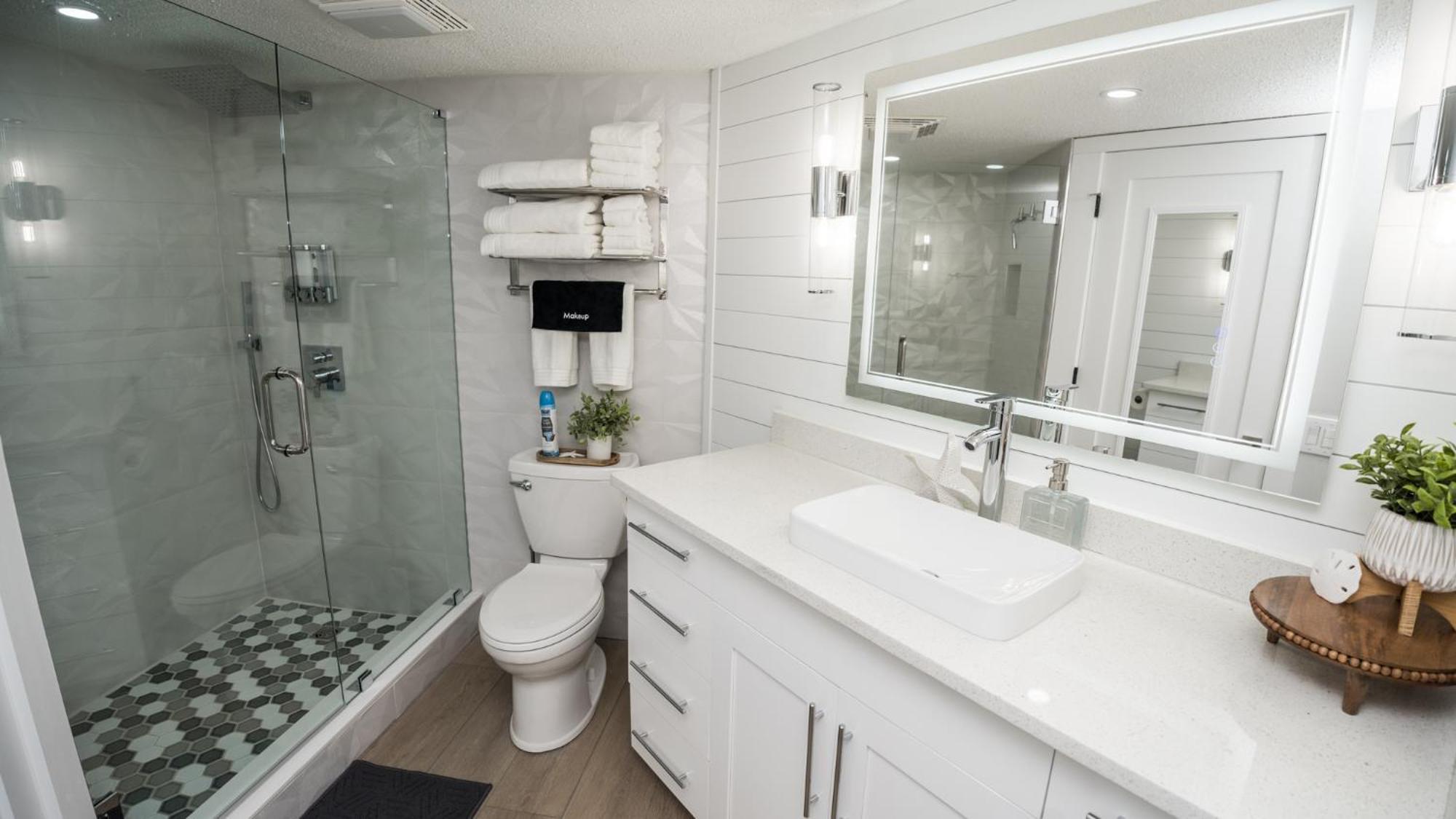 New Rental - 3Br 3Ba Corner Beachfront - 2024 Remodel - 3 Pools, Tiki Hut, Gym, Tennis Panama City Beach Extérieur photo