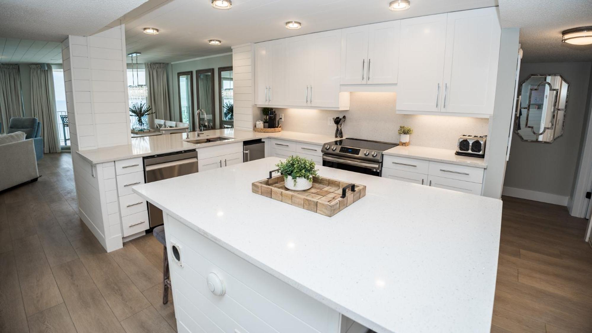New Rental - 3Br 3Ba Corner Beachfront - 2024 Remodel - 3 Pools, Tiki Hut, Gym, Tennis Panama City Beach Extérieur photo